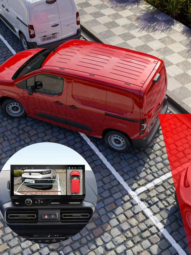 Achteraanzicht van een Berlingo Van met actieve achteruitrijcamera, waarbij het gebied achter het voertuig zichtbaar is tijdens het parkeren.