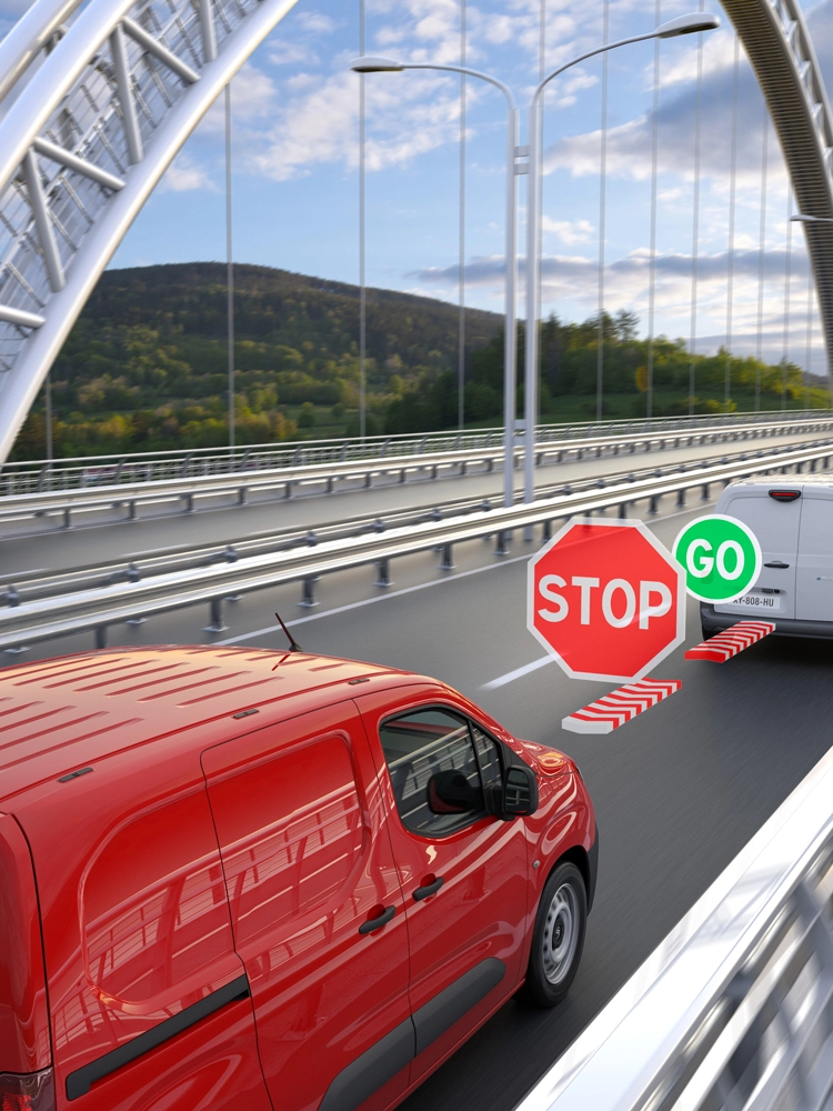 Rode Berlingo Van rijdend op de snelweg met Adaptieve Cruise Control met Stop & Go, waarbij automatisch afstand wordt gehouden.