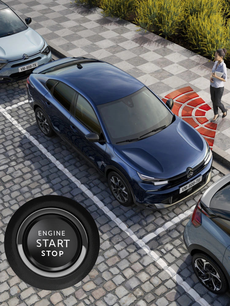 Bovenaanzicht van de geparkeerde Citroën ë‑C4 X met Proximity Keyless Entry & Start‑systeem.