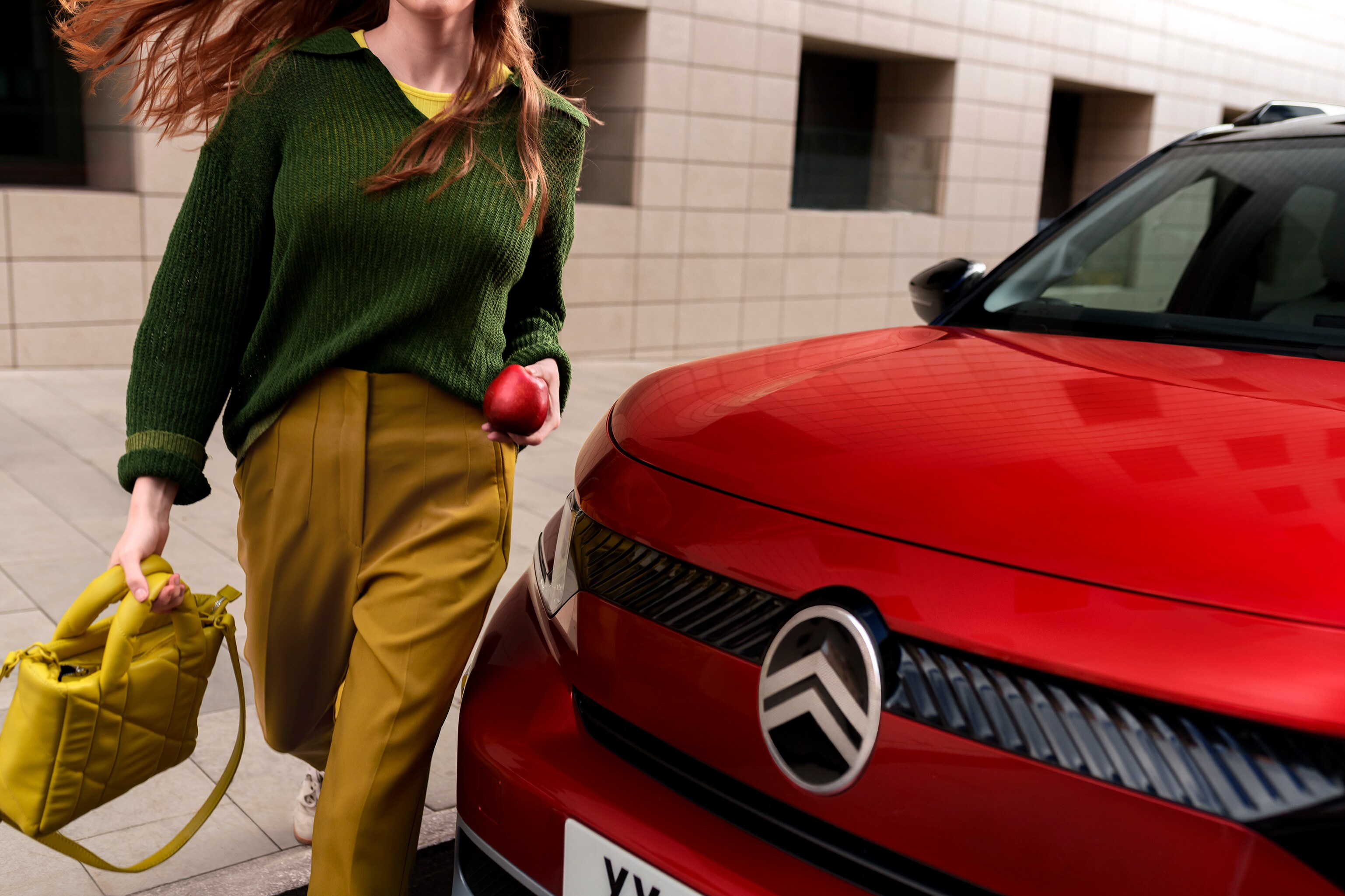 Close‑up vooraanzicht van de Citroën C3 Aircross SUV met opvallend grille‑design voor stijlvolle, zelfverzekerde en betaalbare stedelijke mobiliteit.