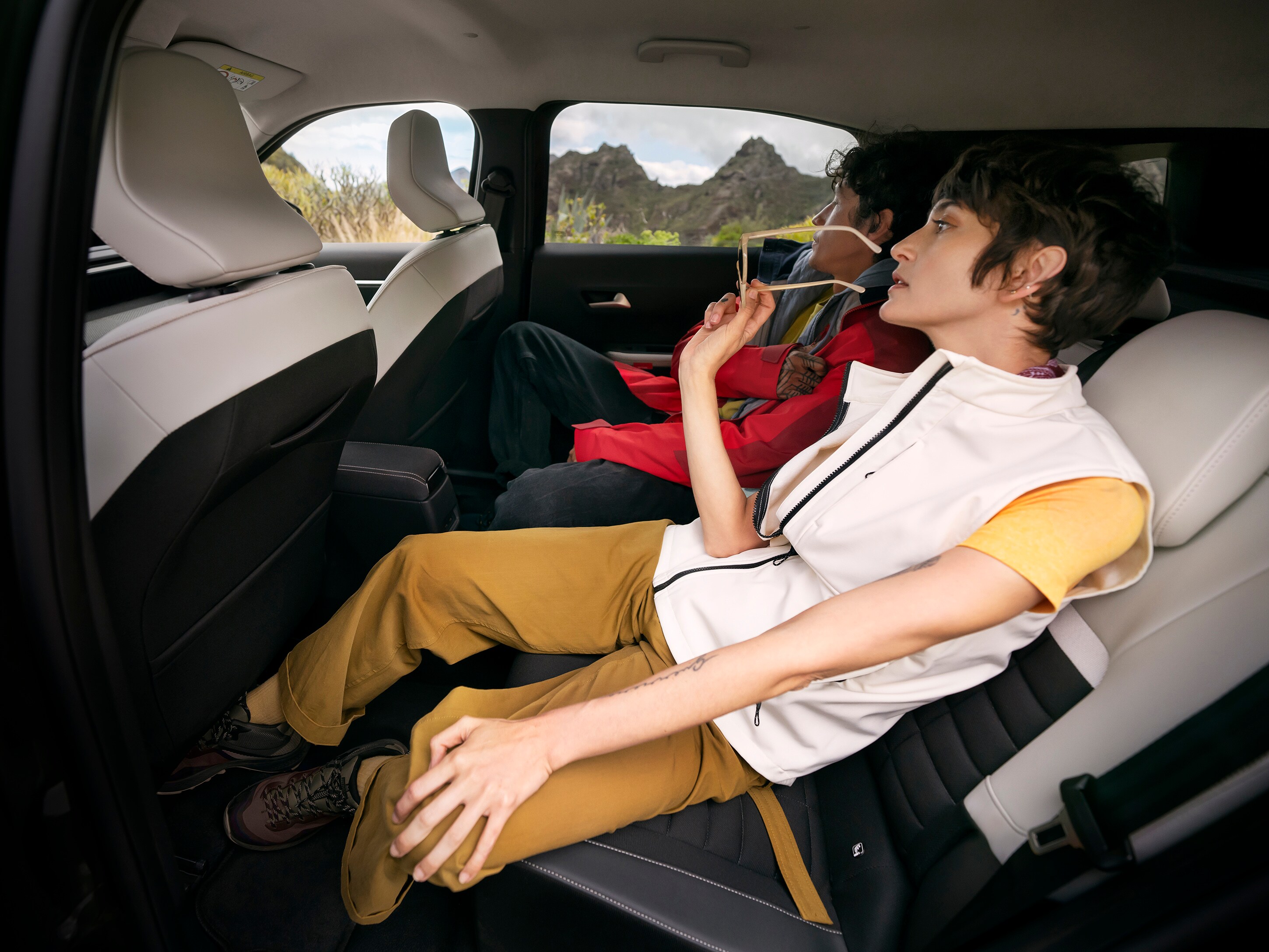 Interieuraanzicht achterin van de Citroën C3 Aircross SUV met ruime zitplaatsen voor ontspannen comfort op lange ritten en betaalbare dagelijkse mobiliteit.