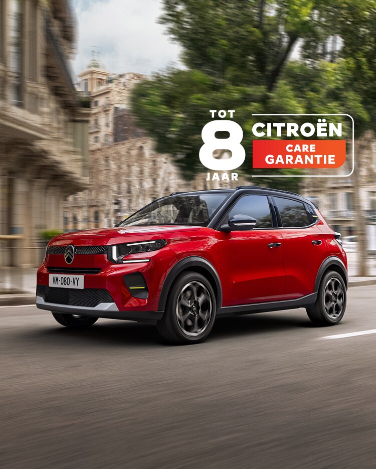 twee ë-C3 rijden in de stad