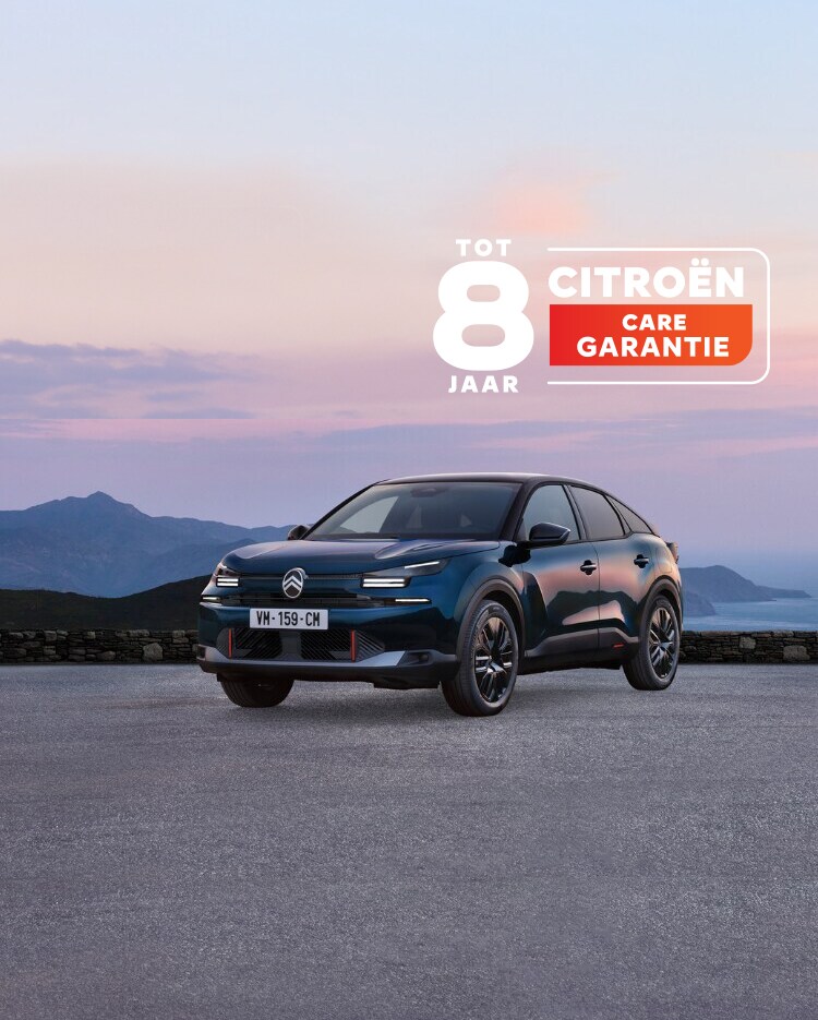 C4 op een weg geparkeerd