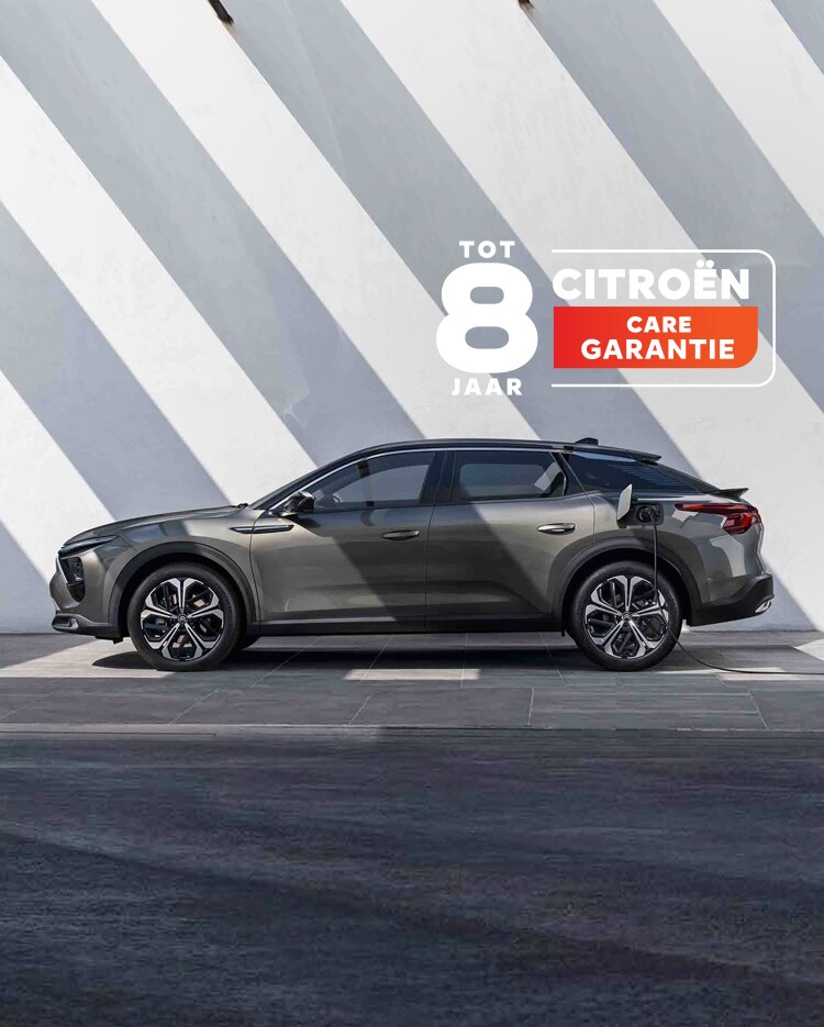 Twee Citroën C5 X geparkeerd achterzijde en zijaanzicht